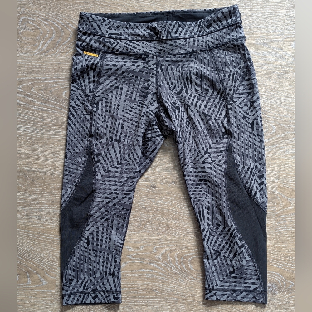 Lole Women's 3/4‎ Length Running Capri Gray Patterned Leggings
